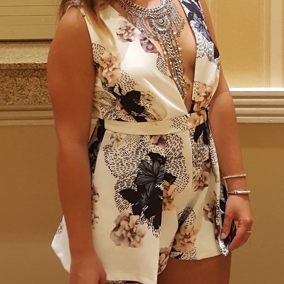 White Floral Romper - Picture 3 of 10